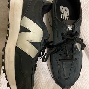 New Balance Women 327 Sneaker